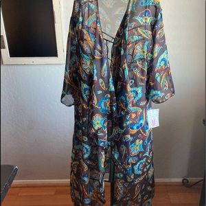 BNWT Shirley gorgeous colors. Size M